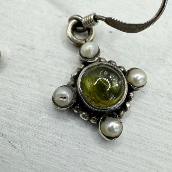 Vtg Green Peridot Gemstone Cabochon And Seed Pearl Sterling Silver Drop Earrings - Picture 7 of 11